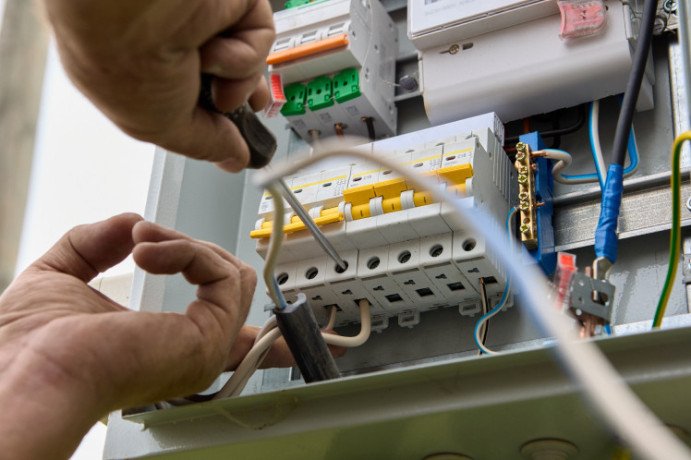 electrician-melbourne-24-hour-trade-services-big-0