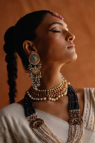 neety-singh-jewellery-elevate-your-style-with-statement-pieces-big-1