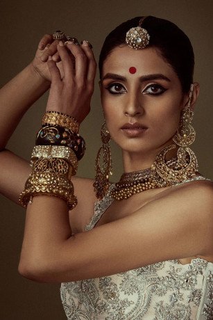 neety-singh-jewellery-elevate-your-style-with-statement-pieces-big-0