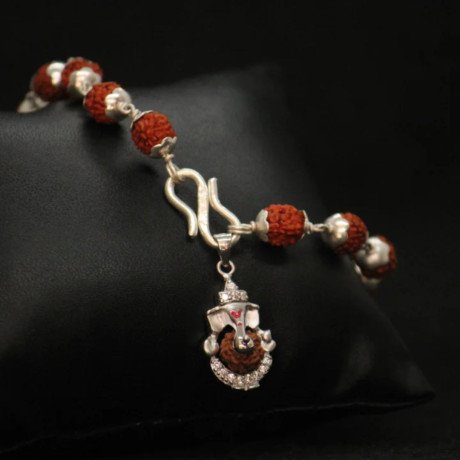 know-amazing-benefits-rudraksha-bracelet-for-men-jewllery-design-big-0