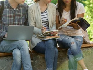 college-study-group-vs-study-apps-which-helps-more