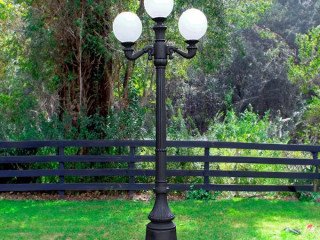 street-lamp-pole-for-stylish-outdoor-lighting-the-kings-bay