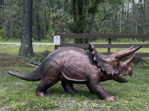 luxury-dinosaur-statue-for-indoor-outdoor-decor-the-kings-bay