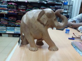 wooden-elephants-in-sri-lanka